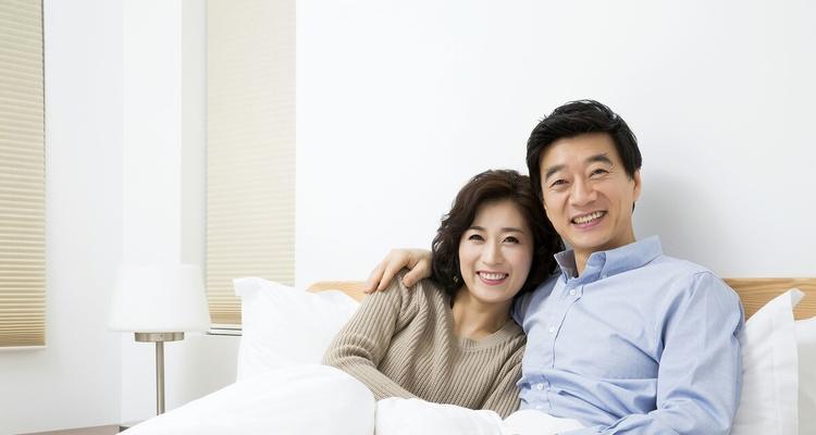 当父亲出轨，我该怎么办？（儿子的内心煎熬与应对策略；家庭关系面临的重重考验）