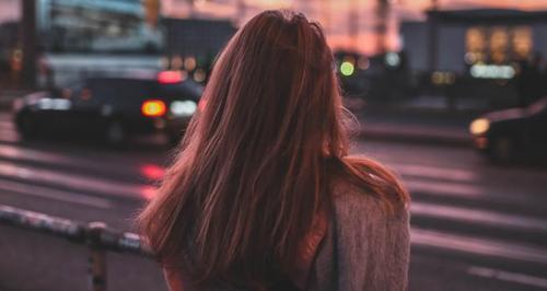 如何成功挽回女友的爱（男生必知的挽回女友的技巧与方法）