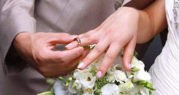 如何挽回老婆的心（挽回方法全解析，情感重建全攻略）-第1张图片-恋语空间