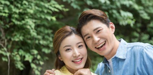 夫妻分居后，前夫恋爱了怎么挽回？（分手、放弃还是挽回？如何在前夫恋爱后重燃爱火？）-第1张图片-恋语空间