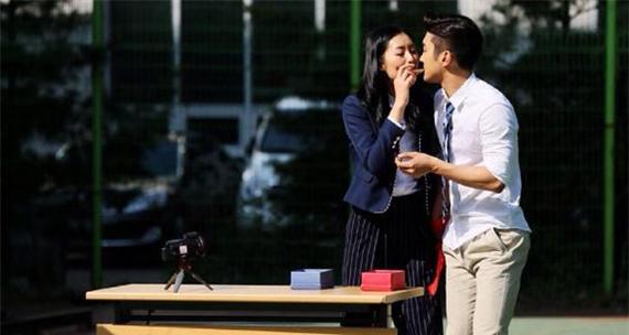 男人是否真的会深爱小三？（揭秘男人爱小三的真相，从心理和社会角度分析）-第1张图片-恋语空间