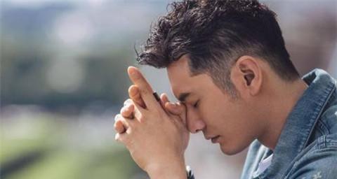 如何用100字短信挽回男友？（15个段落详解挽回男友的正确姿势）-第1张图片-恋语空间