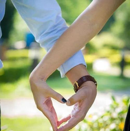 老婆被惯坏了，如何挽回？（重建尊严的婚姻；反思自我，重新定义爱情；信任与沟通的重要性。）-第1张图片-恋语空间