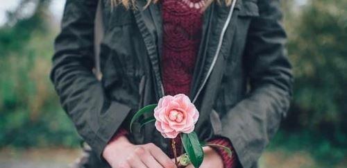如何挽回绝情女人？（失去不代表永远，相信爱情的力量，用正确的方法重建关系）-第1张图片-恋语空间