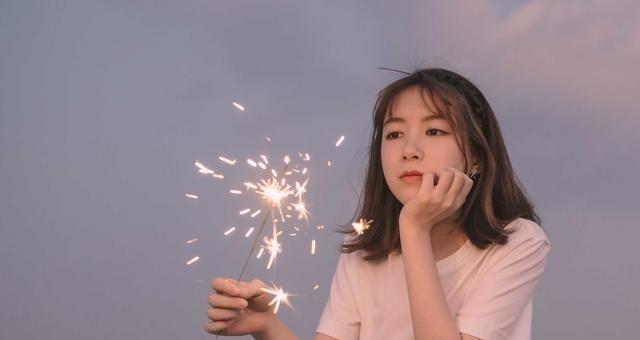 女友突然提出分手，原来她内心深处隐藏着这个心理（从情感积压到厌倦无奈，女友为什么会做出这个决定？）