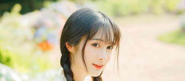 女闺蜜喜欢你的征兆（如何试探她是否喜欢你？）