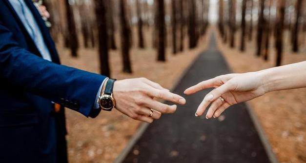 如何摆脱已婚男人动情后的痛苦？（从认识到离开的15步）-第3张图片-恋语空间