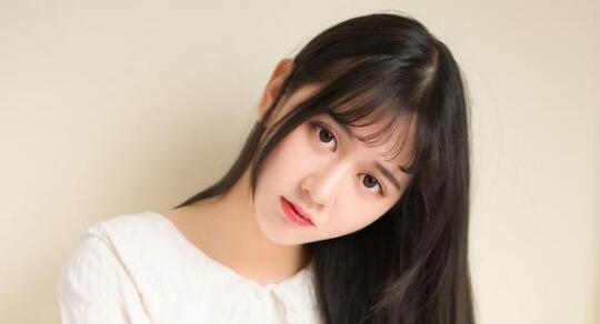 如何挽回害羞内向的女孩的心（用温暖和耐心照亮她的世界，让她愿意敞开心扉）-第1张图片-恋语空间
