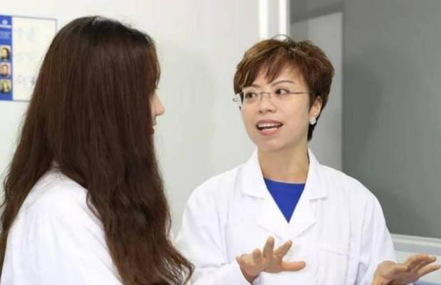 女人出轨征兆揭秘（如何避免成为绿帽男？）