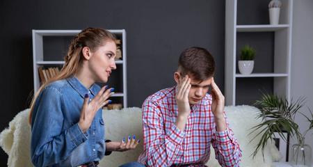 夫妻吵架（以跟女友吵架为例，探讨夫妻间的争吵及解决方法）-第2张图片-恋语空间