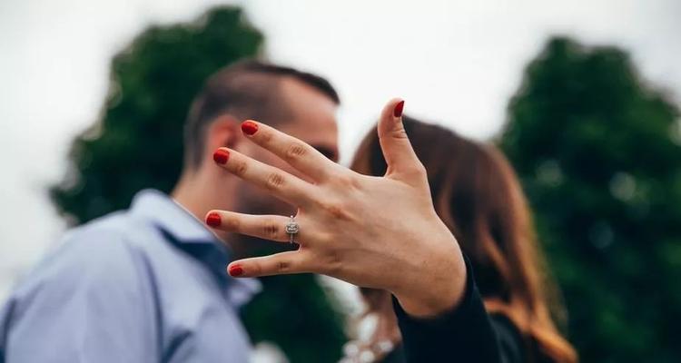 如何成功挽回前男友（15个招数，让你留住恋人）-第2张图片-恋语空间