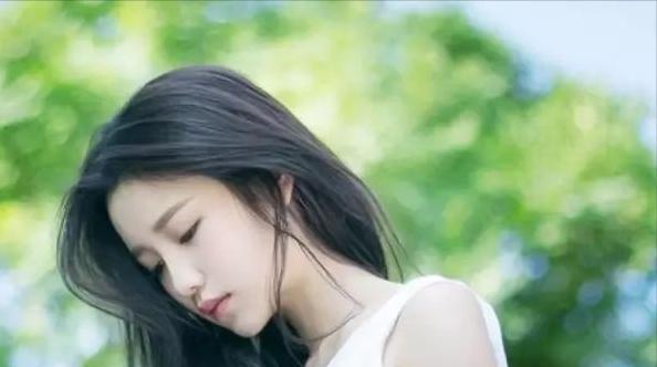 女生放弃一个人的样子（当她不再回头时，她已经放下了）-第3张图片-恋语空间