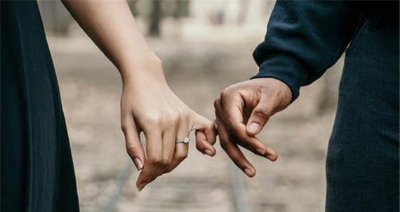 如何挽回女友？教你让她回心转意的方法（有效方法让女友重返你身边，关键是坚持不懈）