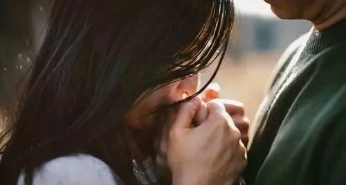 挽回心碎老婆出轨的友情（用真诚和耐心，为友情铺平道路）