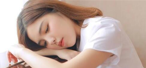 如何追到比自己大的女生（成功追到比自己大的女生的秘密）