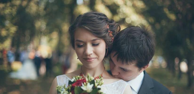 老婆要离婚，如何挽回？（挽回婚姻的有效方法和技巧）-第1张图片-恋语空间