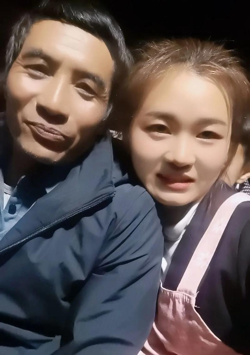 用最朴实的话向女友表白（表白心意的技巧与注意事项）-第1张图片-恋语空间