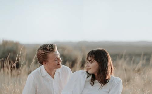 男人感情牌如何挽回女人？（掌握这个，成功挽回爱情！）-第1张图片-恋语空间
