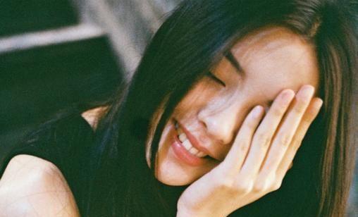分手后女人如何重建自己（从自我成长、社交网络、专注自己等方面谈起，帮助女性振作起来）-第3张图片-恋语空间
