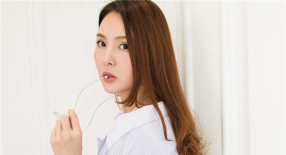 教你如何优雅撒娇（女人撒娇的艺术与技巧/撒娇不是无脑搞事，而是情感沟通的方法）-第2张图片-恋语空间