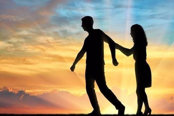 情感导师教你如何挽回分手后不联系的人（从互不联系到复合，这7个步骤让你成功挽回前任）