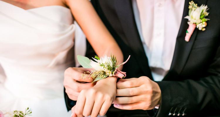 如何面对婚姻中的诱惑（当个人想出轨时，应该如何处理）