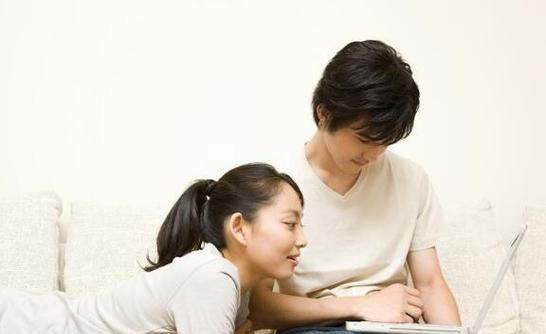 男女恋爱方式上的不同之处（探析男女恋爱方式的差异及原因）