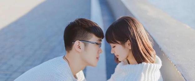 女人何时会主动追求男人？（揭秘女人主动追求男人的心理和行为特征）-第2张图片-恋语空间