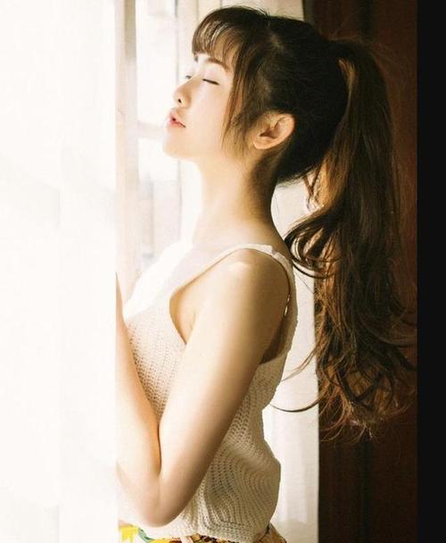 女孩喜欢有趣聊天的男生（如何成为女生心目中的陪伴者？）-第3张图片-恋语空间