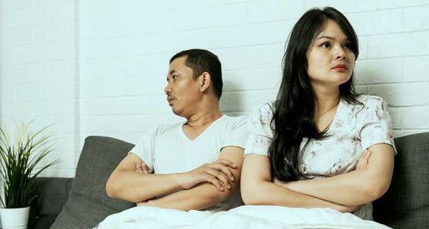 如何识别女性外遇征兆？（15个可以帮助你发现女性外遇的标志）-第3张图片-恋语空间