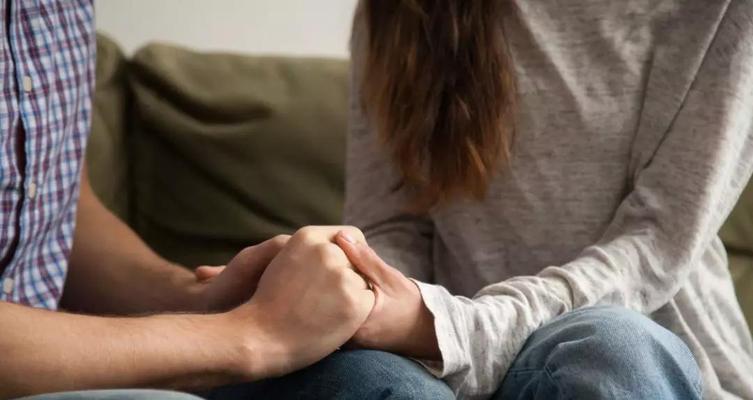 如何修补破裂的夫妻感情（以情感维系的方法让婚姻更幸福）-第1张图片-恋语空间