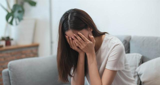 50岁女人出轨的特征（揭开50岁女人出轨的神秘面纱，这些特征你知道吗？）