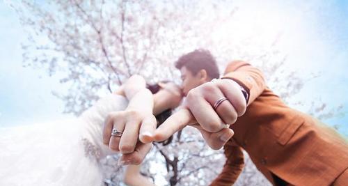 和前女友分手后如何挽回？（重建信任、改变自己、用心沟通）-第1张图片-恋语空间