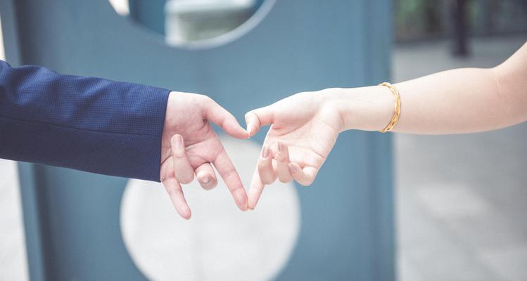 如何正确挽回前男友（学会重新追求，让他回到你身边）-第1张图片-恋语空间