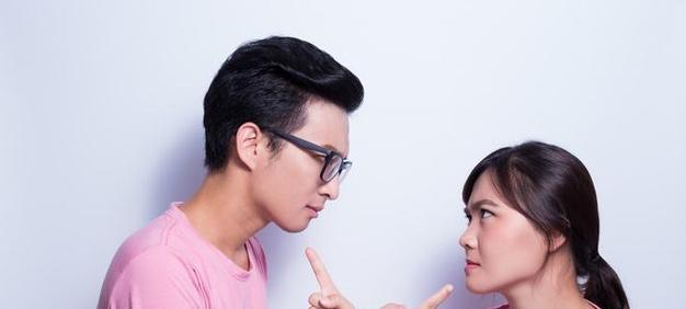 老婆出轨了，该怎么办？（婚姻危机来临，如何应对？）
